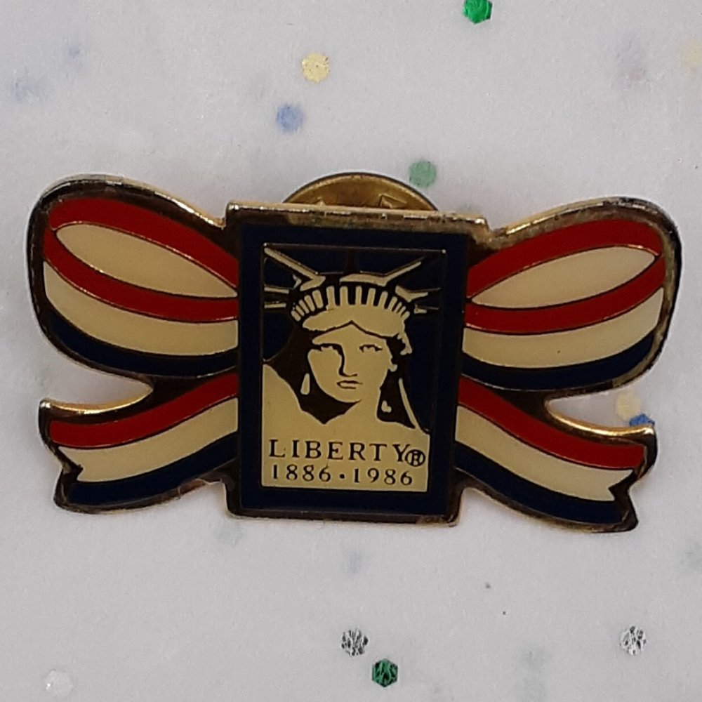 Vintage Liberty 1886-1986 Lapel Pin With Pin Back Preowned 1982 S.F. / E.I.L.